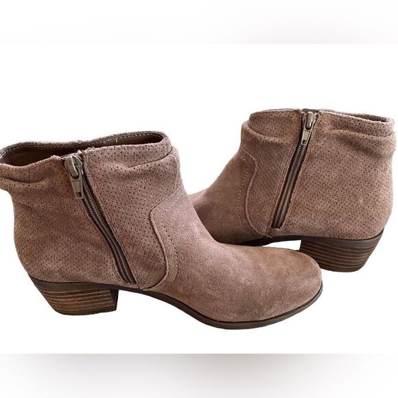 Market & Spruce new never worn brown suede booties, rubber soles,stacked heels 8 - Picture 1 of 9